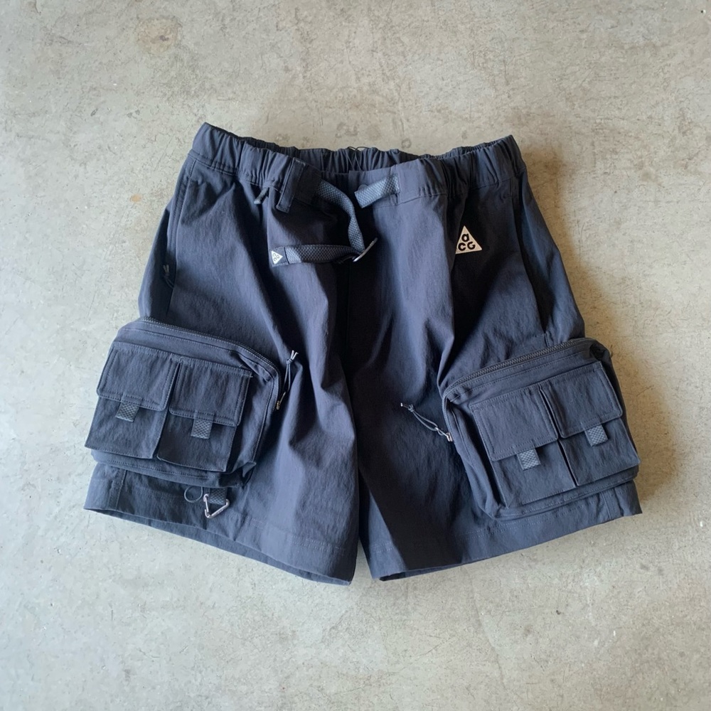 Nike ACG Cargo Hiking Spring/Summer Heavy Duty Nylon Shorts Size LRG DH8347-010